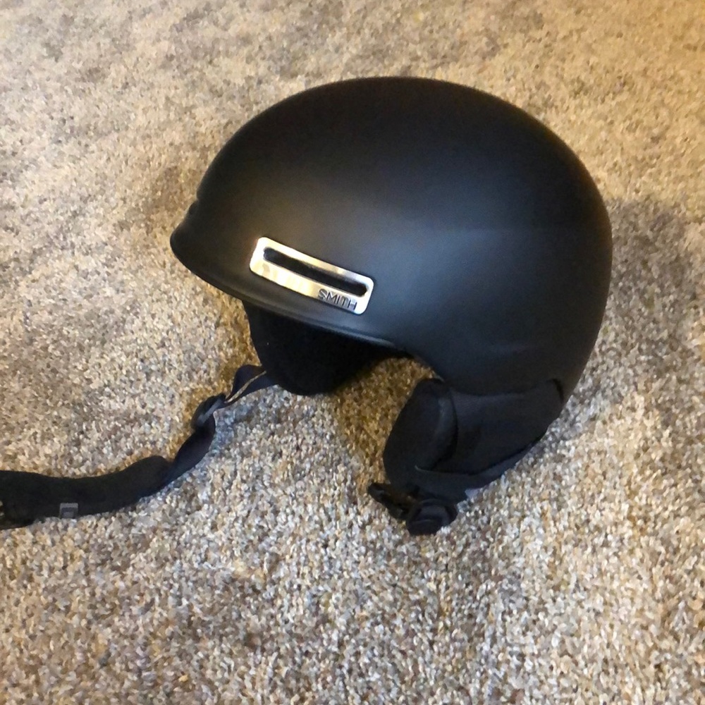 Snowboarding helmet